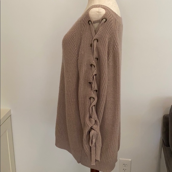Debut size M lace up sleeve sweater. - Picture 2 of 7